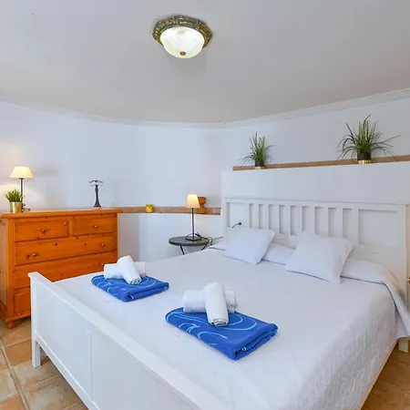 Lau Villa *