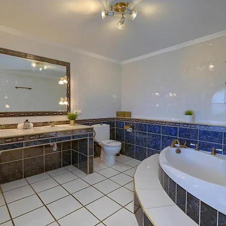 Lau Villa *
