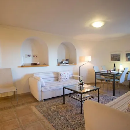 Lau Villa *