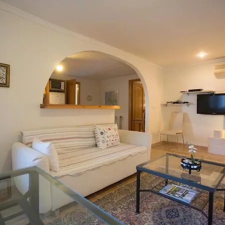 Lau By Aguilarent 데니아